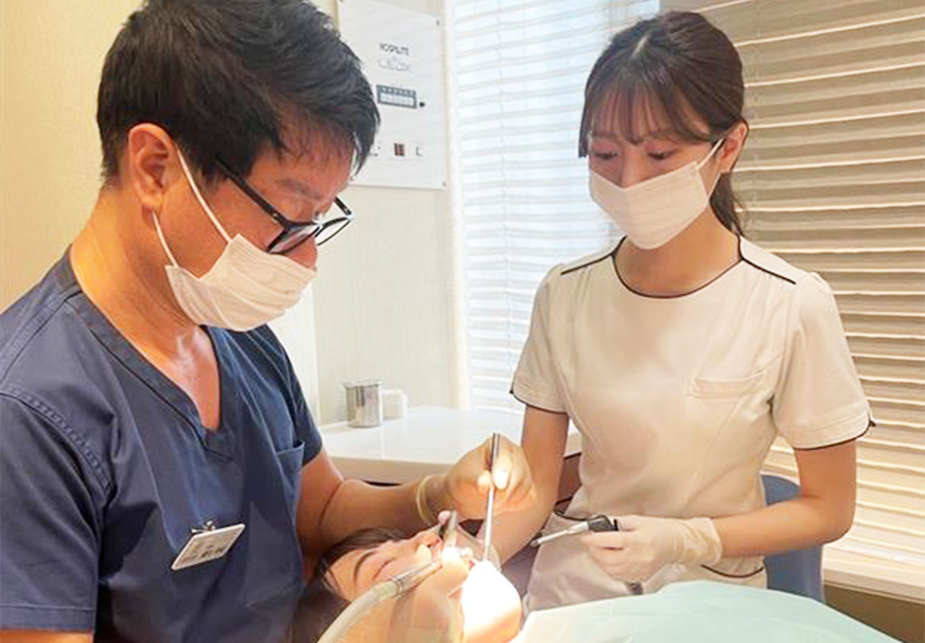 専門性をもつ歯科医師 世界舌側矯正歯科学会認定医による治療